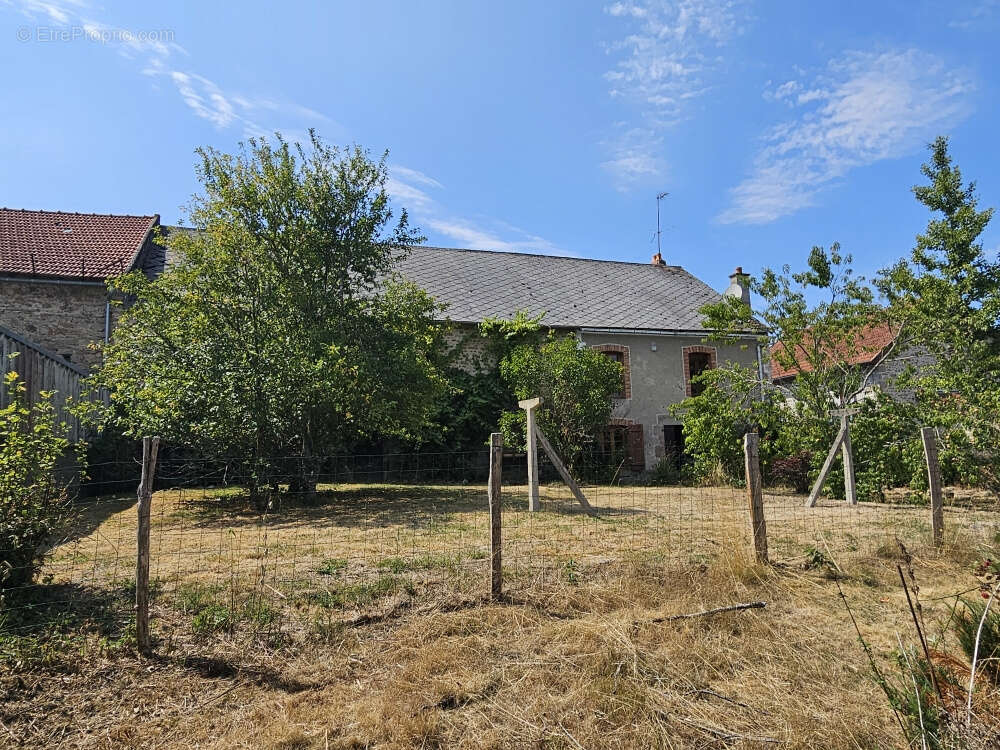 Maison à SAINT-PIERRE-DE-FURSAC