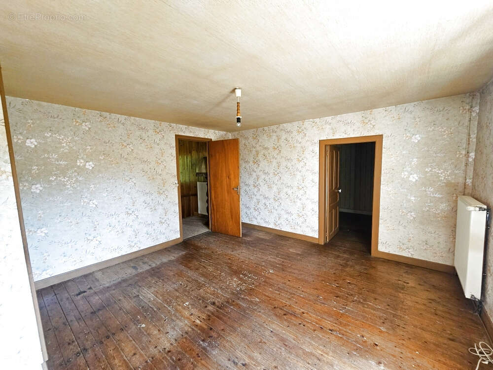 Maison à SAINT-PIERRE-DE-FURSAC