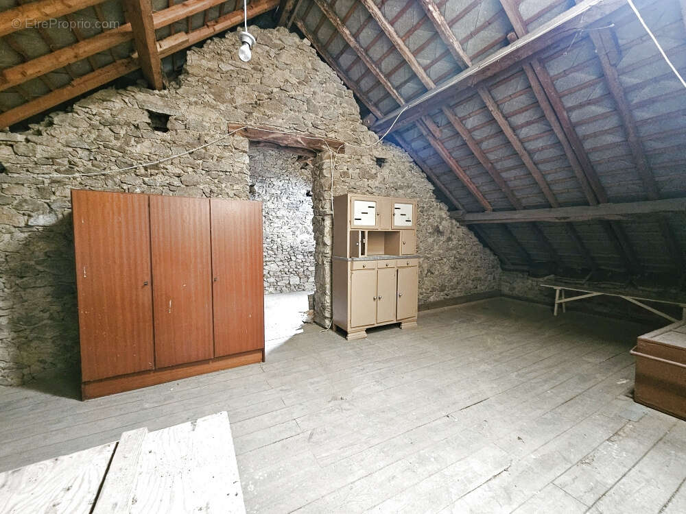 Maison à SAINT-PIERRE-DE-FURSAC