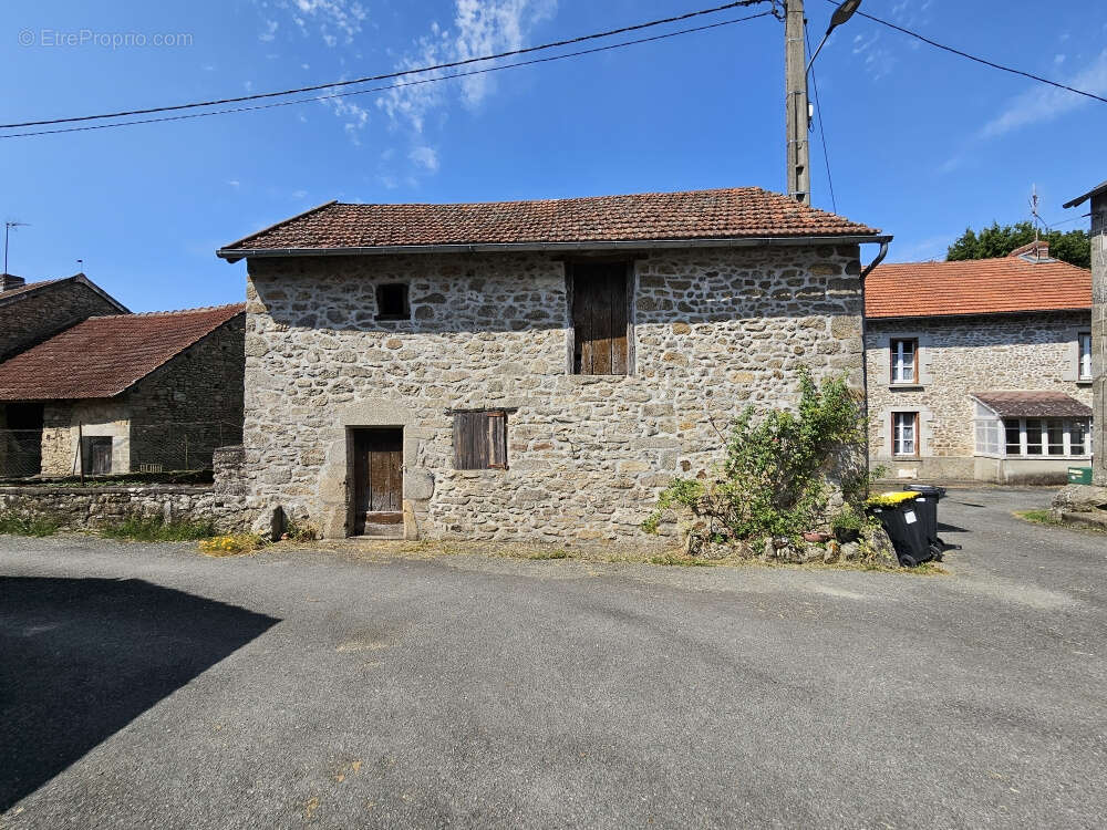 Maison à SAINT-PIERRE-DE-FURSAC