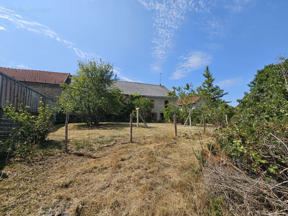 Maison à SAINT-PIERRE-DE-FURSAC