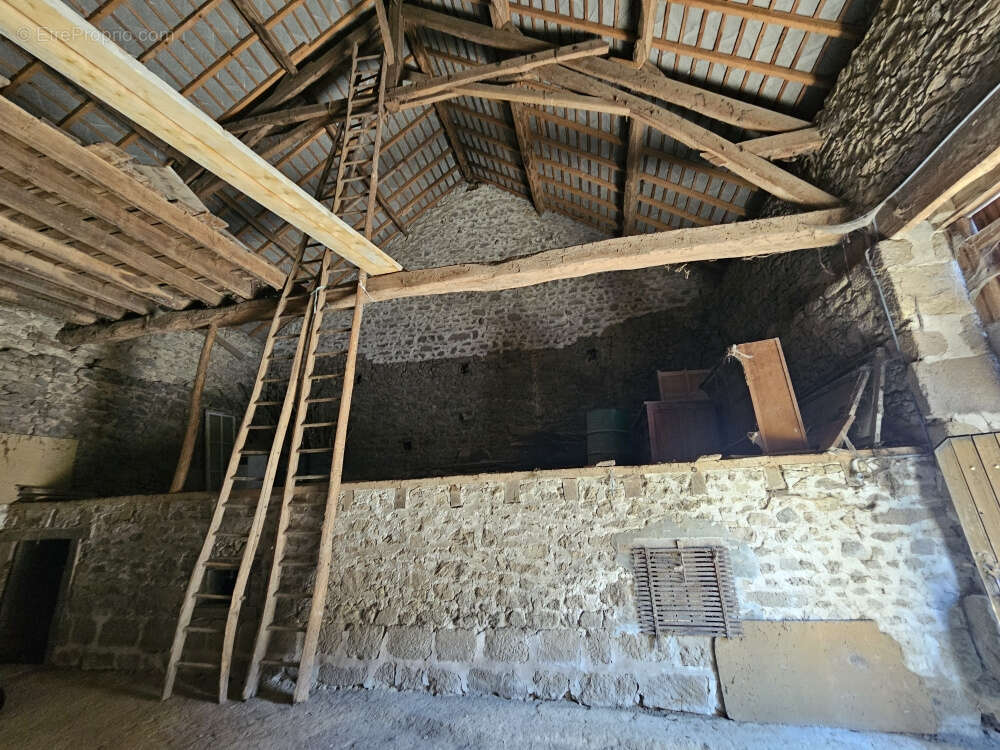 Maison à SAINT-PIERRE-DE-FURSAC