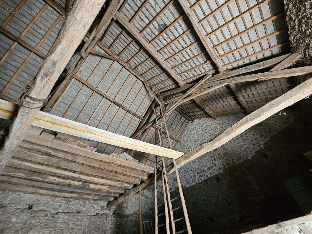 Maison à SAINT-PIERRE-DE-FURSAC