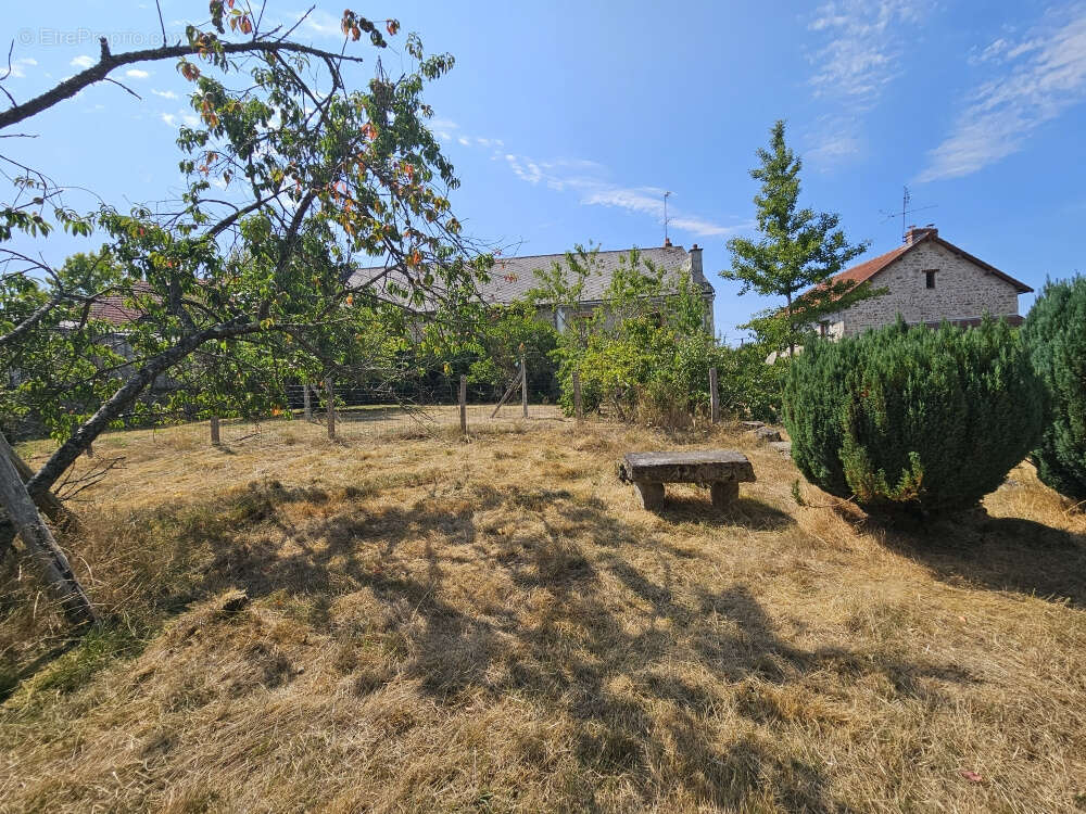 Maison à SAINT-PIERRE-DE-FURSAC