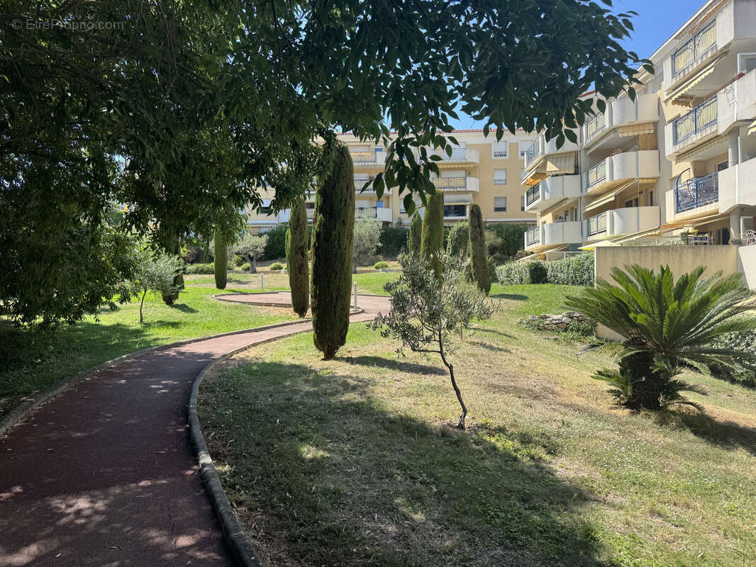 Appartement à SAINT-LAURENT-DU-VAR