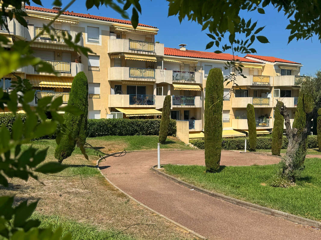 Appartement à SAINT-LAURENT-DU-VAR