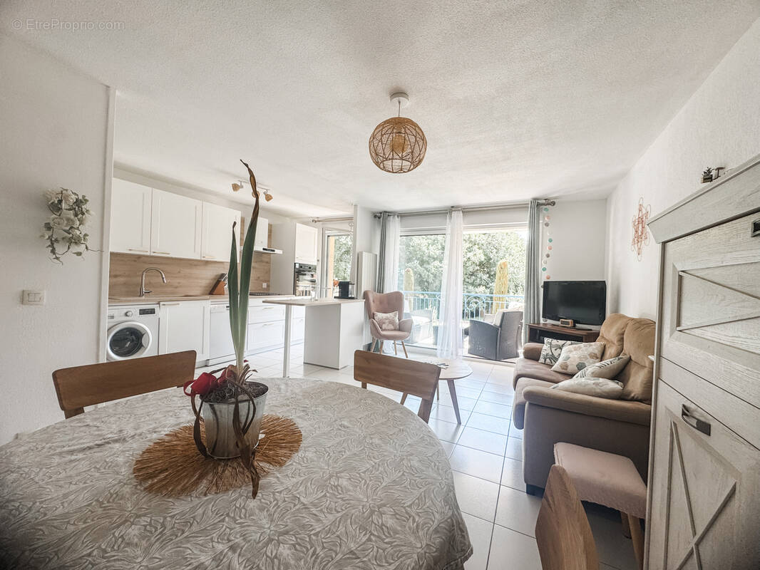 Appartement à SAINT-LAURENT-DU-VAR