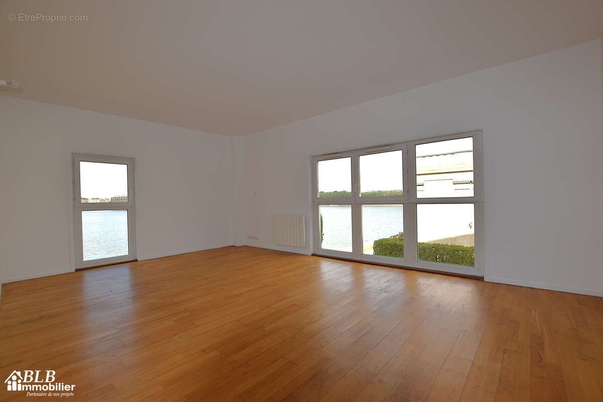 Appartement à VOISINS-LE-BRETONNEUX