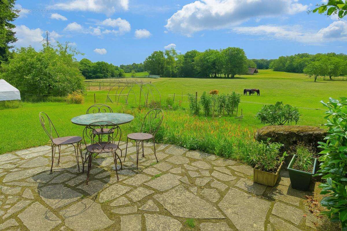 Maison à SAINT-MARTIAL-DE-NABIRAT