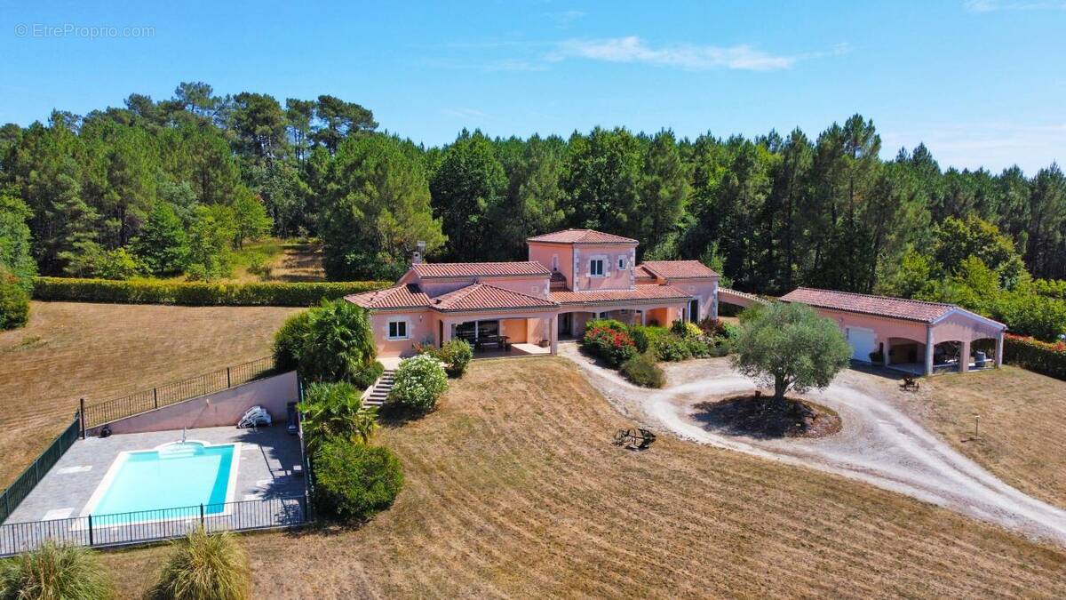 Maison à SAINT-PAUL-DE-SERRE