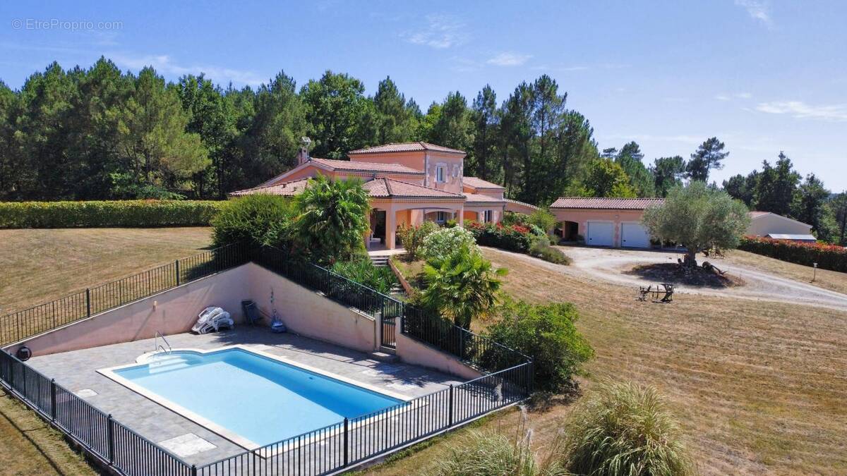 Maison à SAINT-PAUL-DE-SERRE