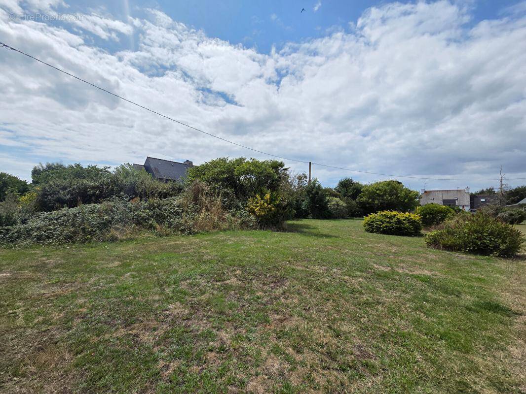 Terrain à PLOUHINEC