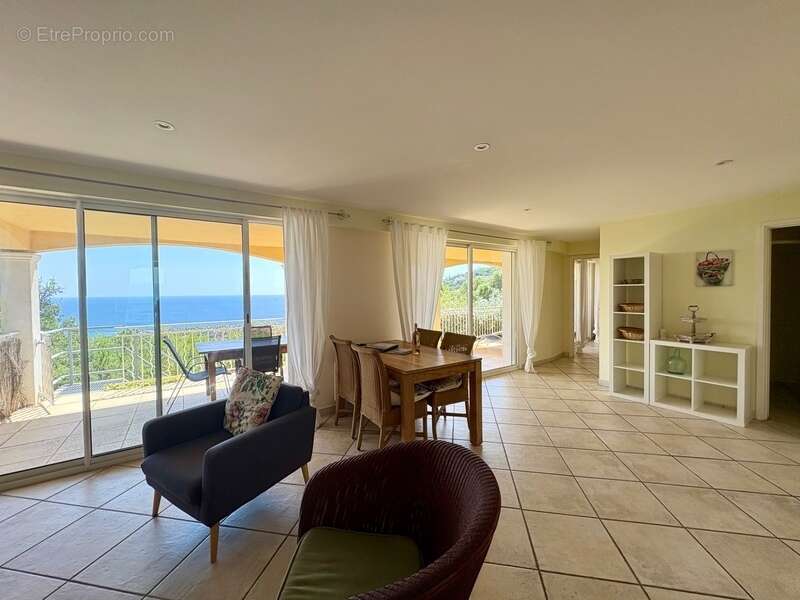 Maison à LES ISSAMBRES