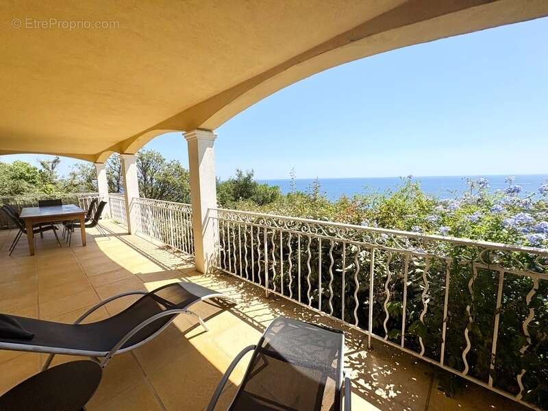 Maison à LES ISSAMBRES