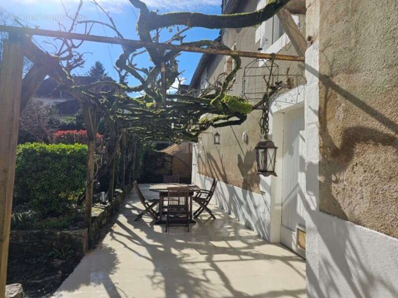 Maison à TERRASSON-LAVILLEDIEU