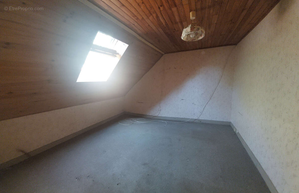 Maison à SAINT-JULIEN-DE-VOUVANTES