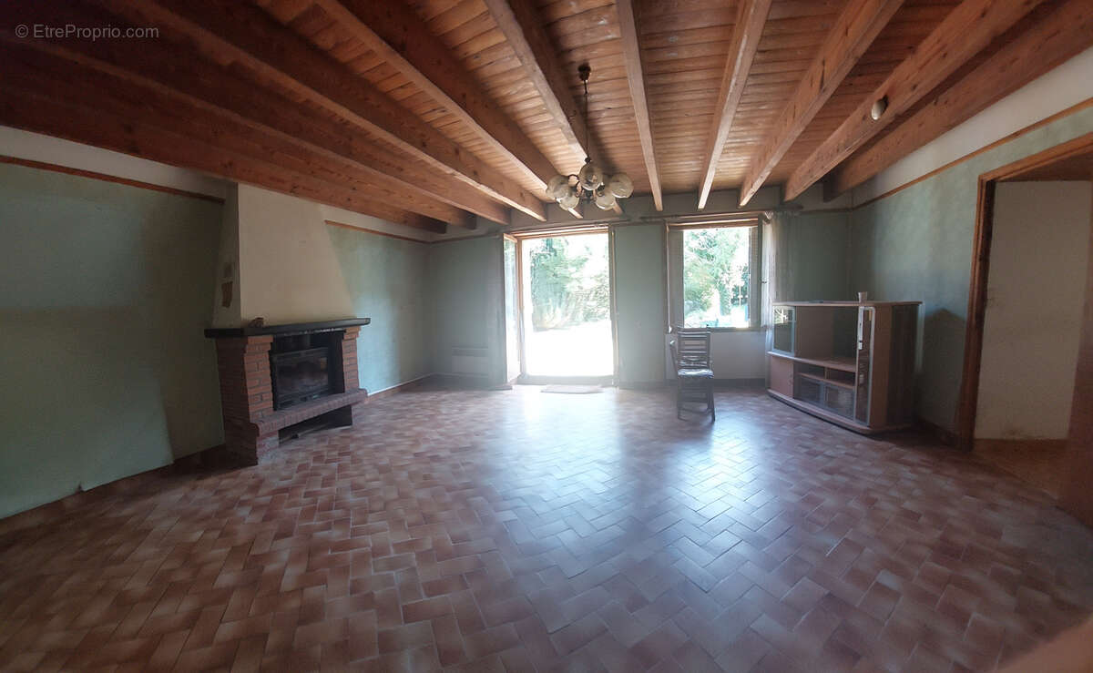 Maison à SAINT-JULIEN-DE-VOUVANTES