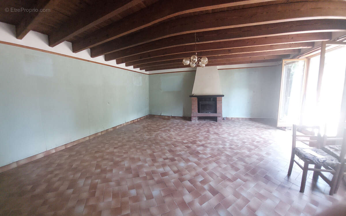 Maison à SAINT-JULIEN-DE-VOUVANTES