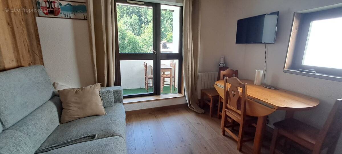 Appartement à MORILLON