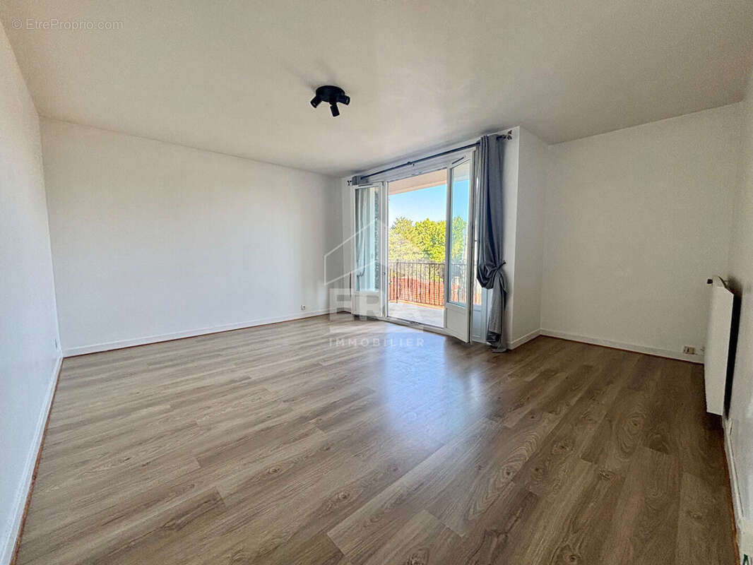 Appartement à BALLANCOURT-SUR-ESSONNE