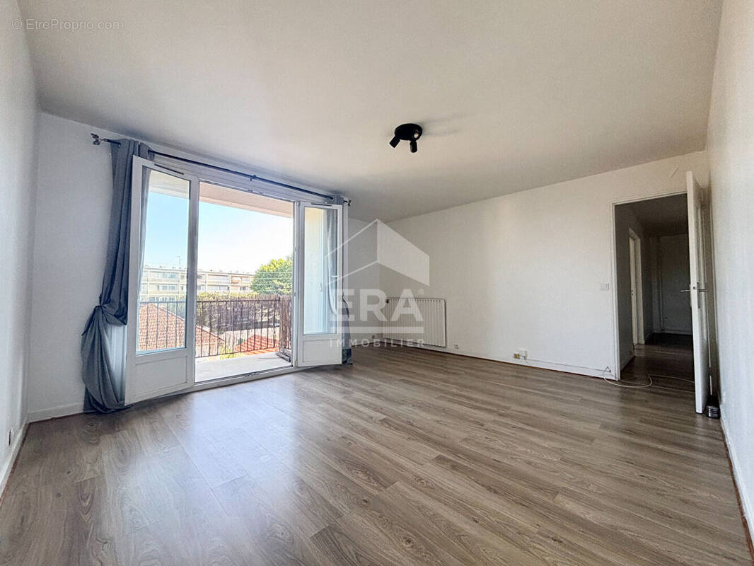 Appartement à BALLANCOURT-SUR-ESSONNE