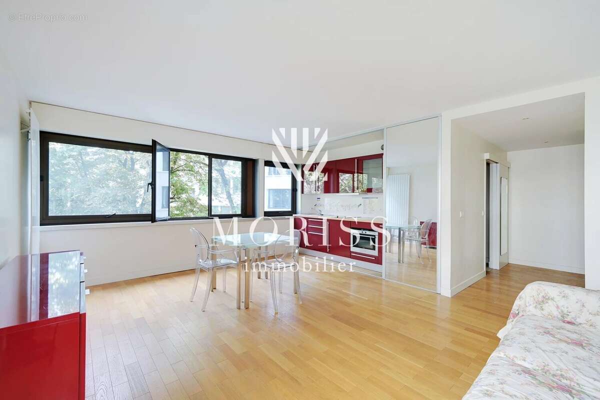 Appartement à PARIS-8E