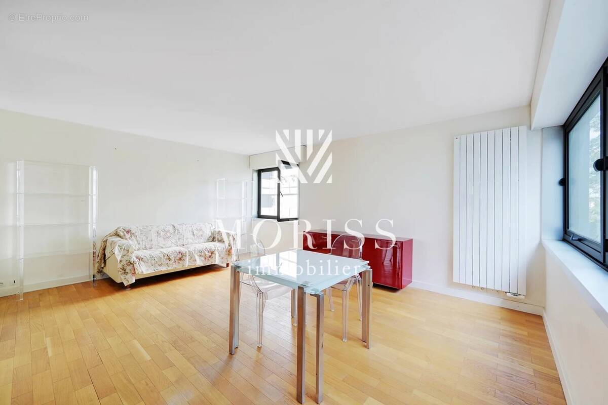 Appartement à PARIS-8E