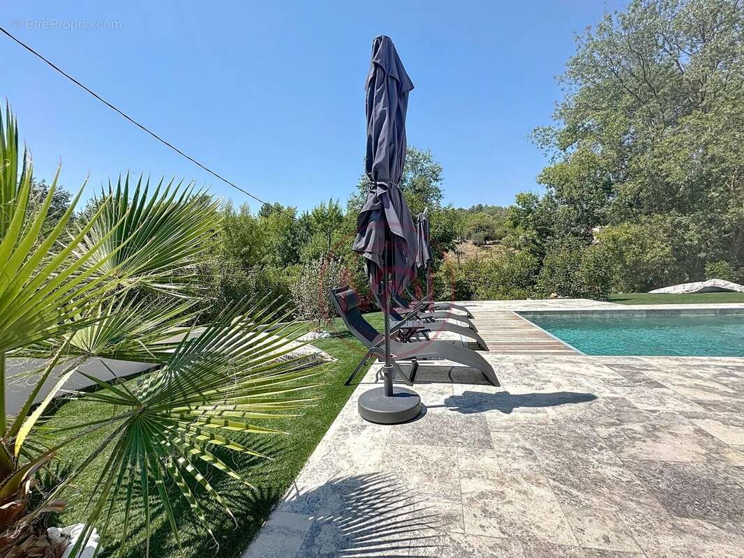 Maison à ROQUEFORT-LES-PINS