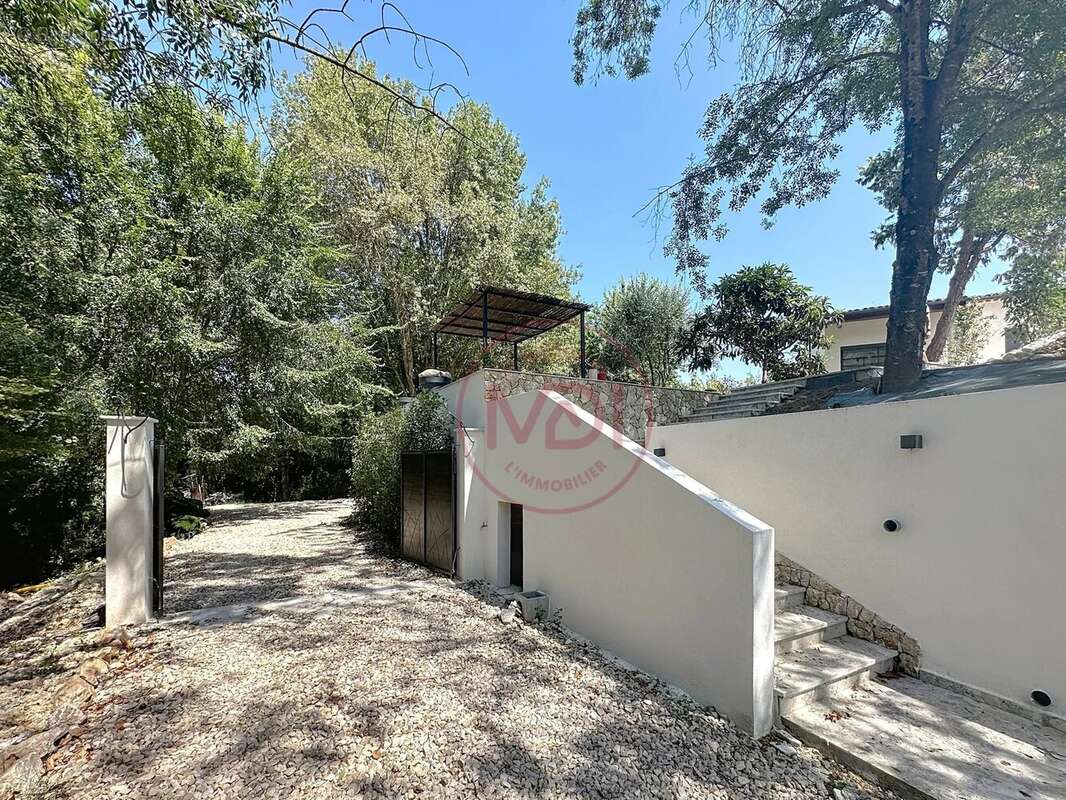 Maison à ROQUEFORT-LES-PINS