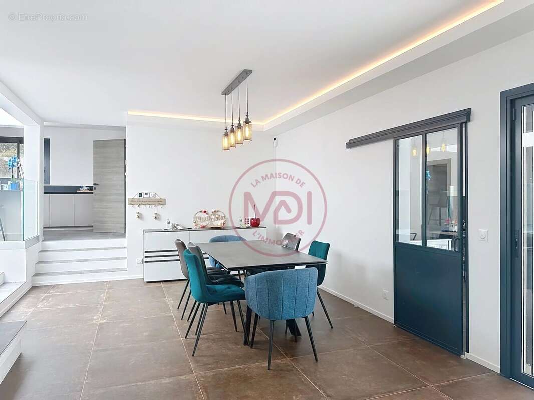 Maison à ROQUEFORT-LES-PINS