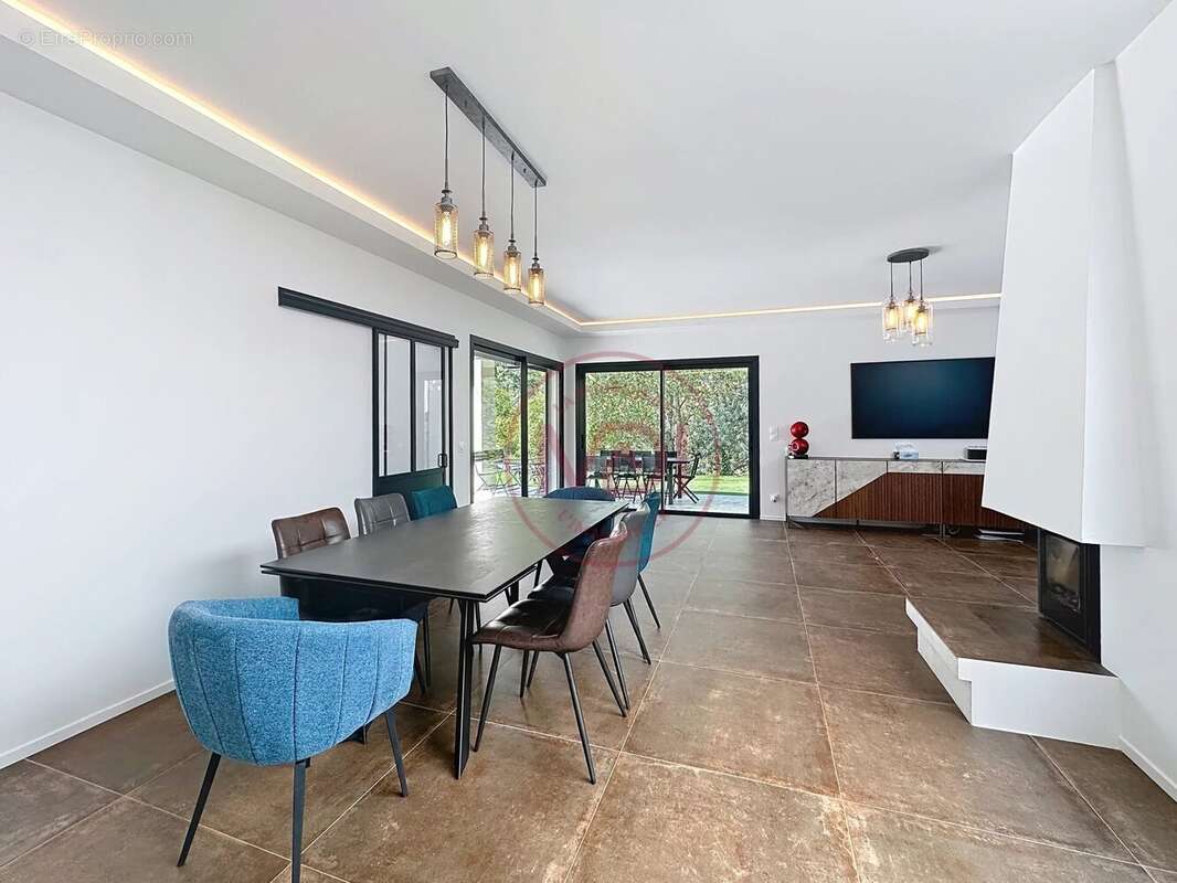 Maison à ROQUEFORT-LES-PINS