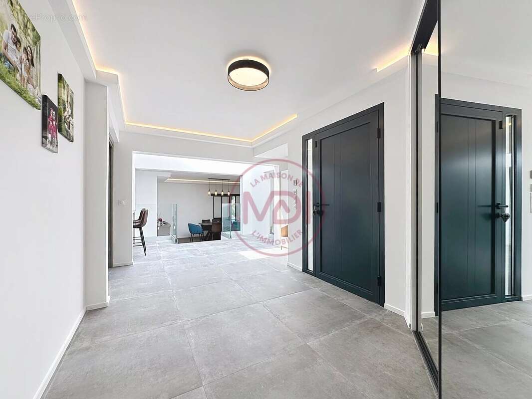 Maison à ROQUEFORT-LES-PINS