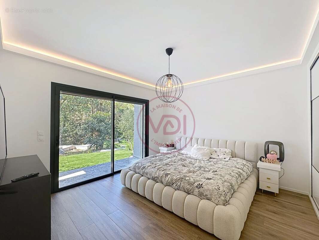 Maison à ROQUEFORT-LES-PINS