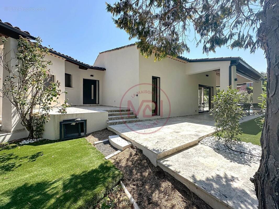 Maison à ROQUEFORT-LES-PINS