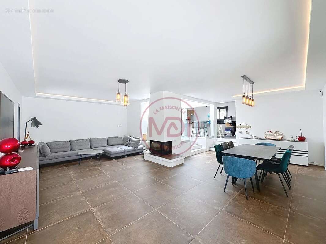 Maison à ROQUEFORT-LES-PINS