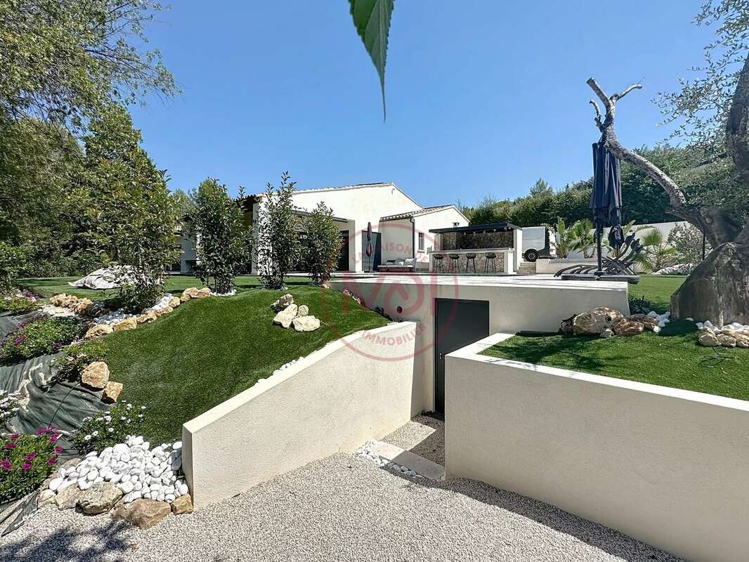 Maison à ROQUEFORT-LES-PINS