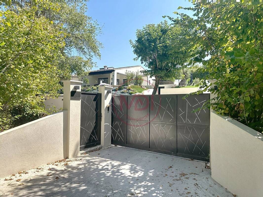 Maison à ROQUEFORT-LES-PINS