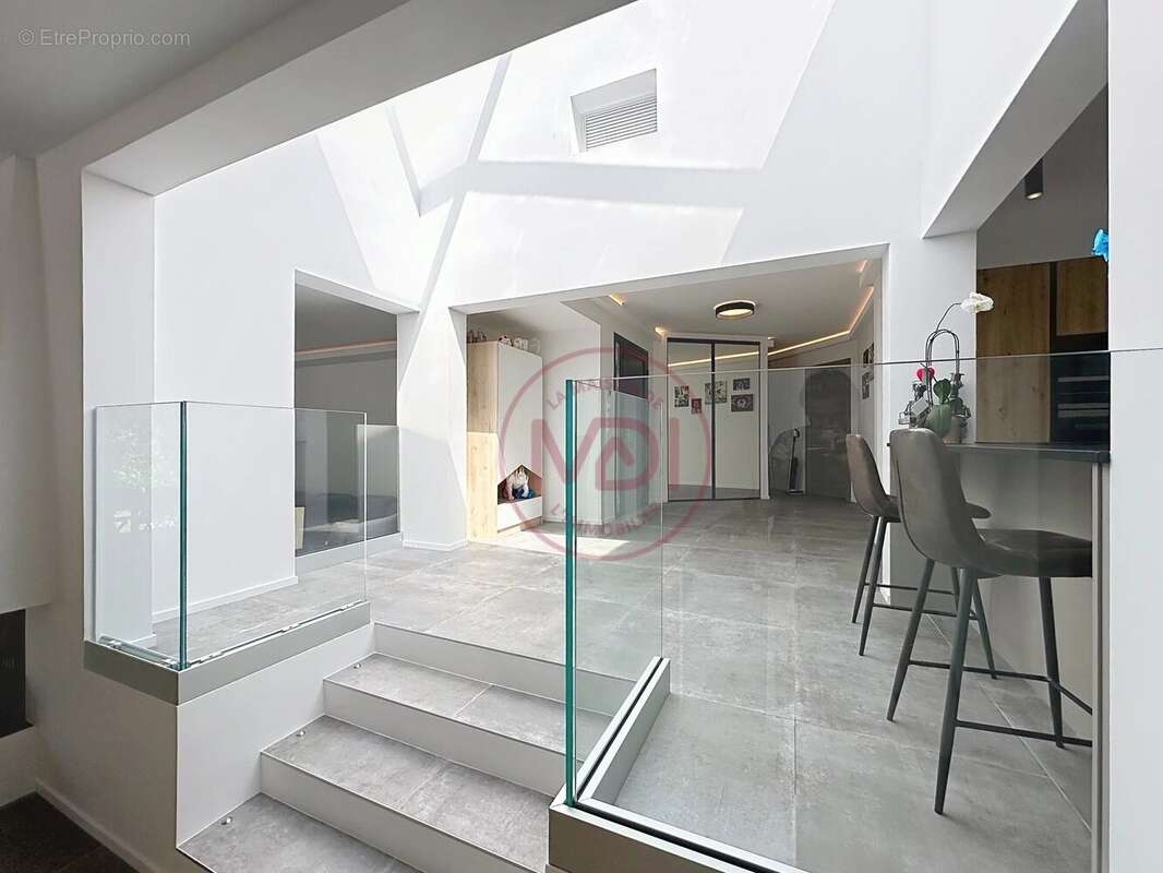 Maison à ROQUEFORT-LES-PINS