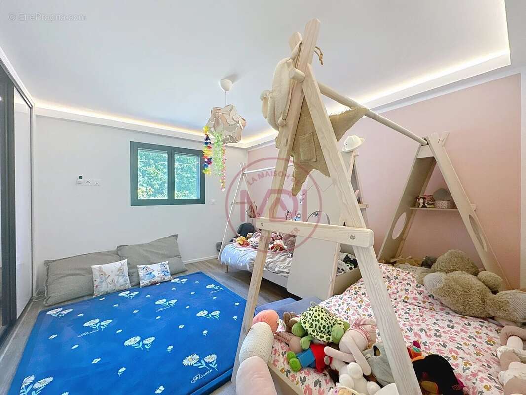 Maison à ROQUEFORT-LES-PINS