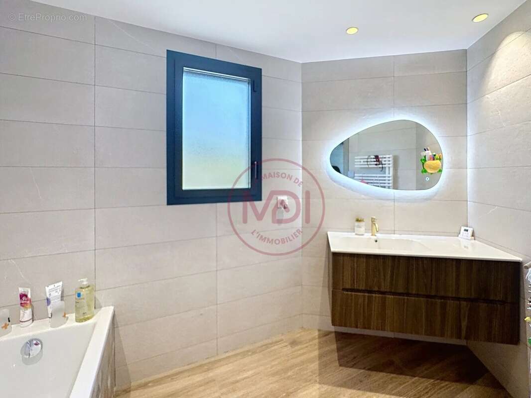 Maison à ROQUEFORT-LES-PINS