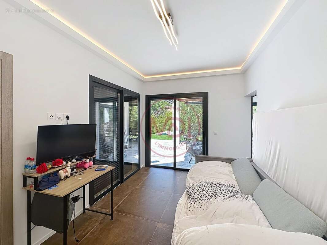 Maison à ROQUEFORT-LES-PINS