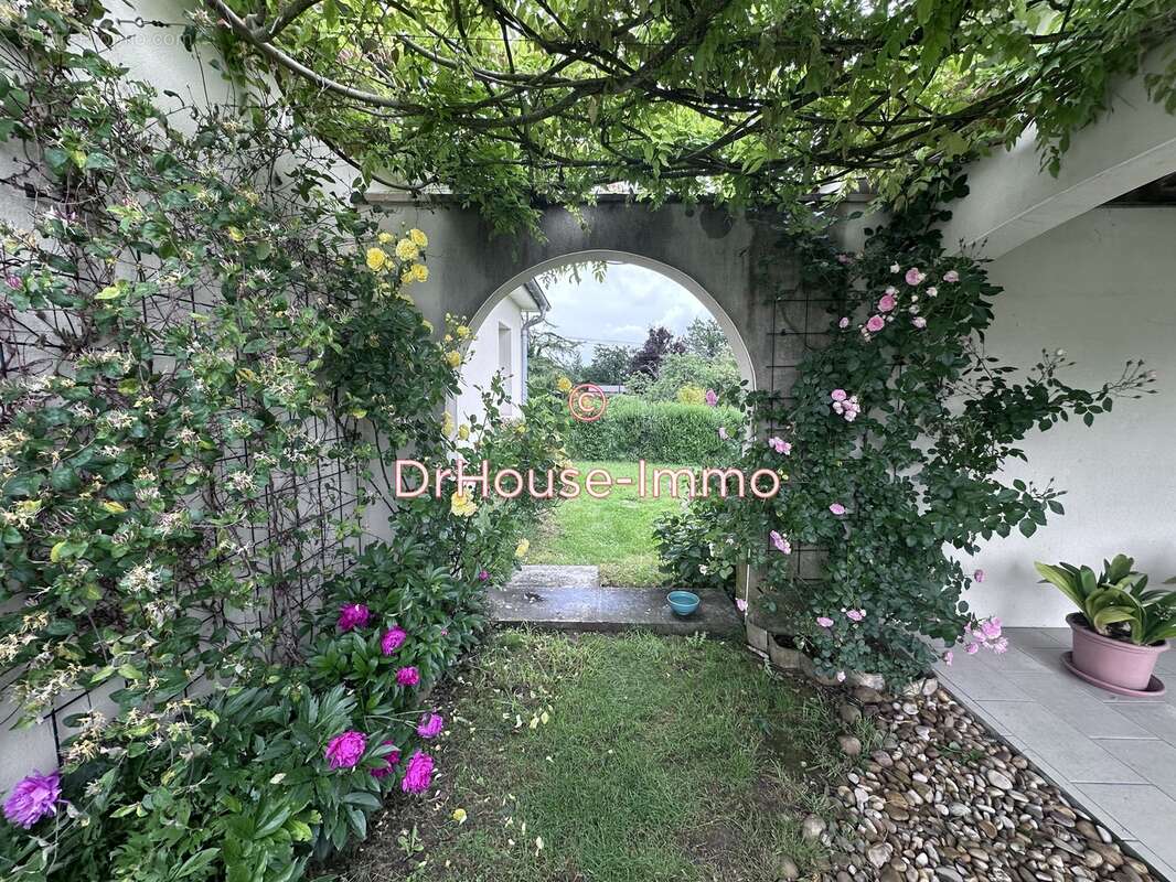 Maison à SAINT-MARTIN-BELLE-ROCHE