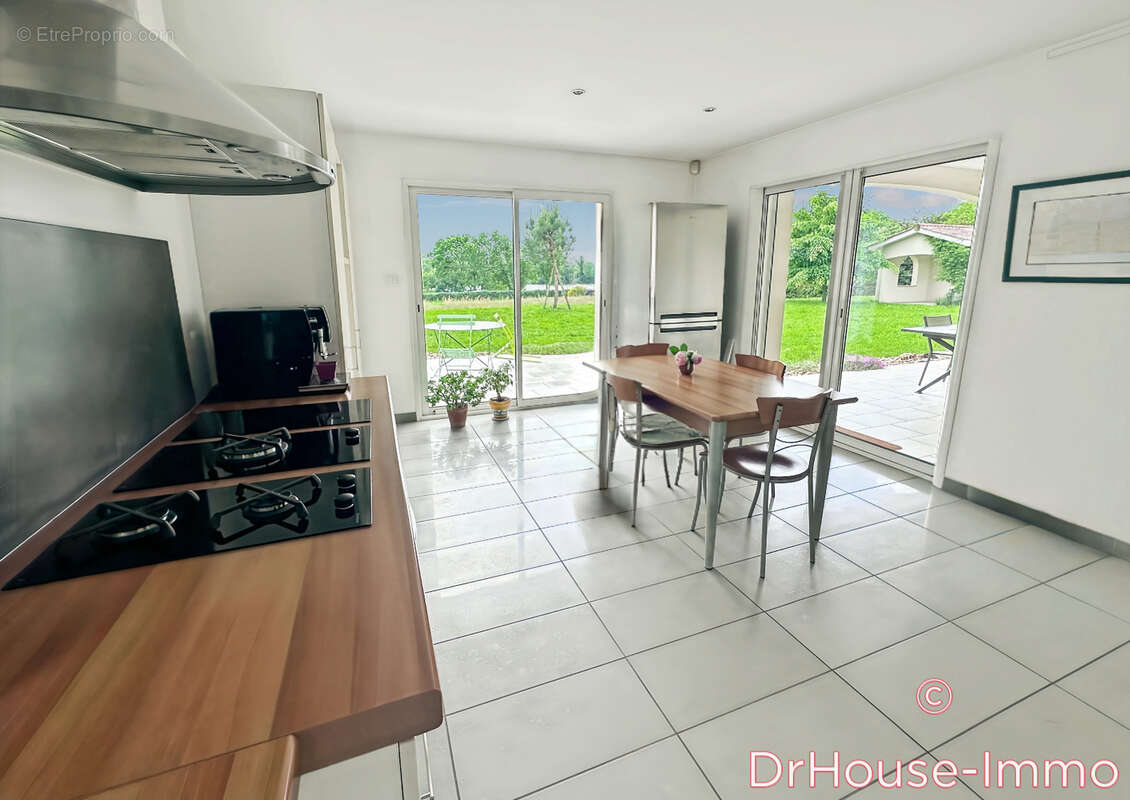 Maison à SAINT-MARTIN-BELLE-ROCHE