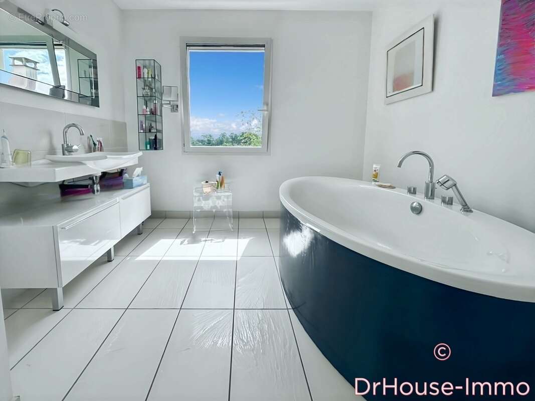 Maison à SAINT-MARTIN-BELLE-ROCHE