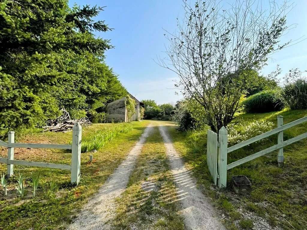 Maison à SAINT-LEGER-VAUBAN