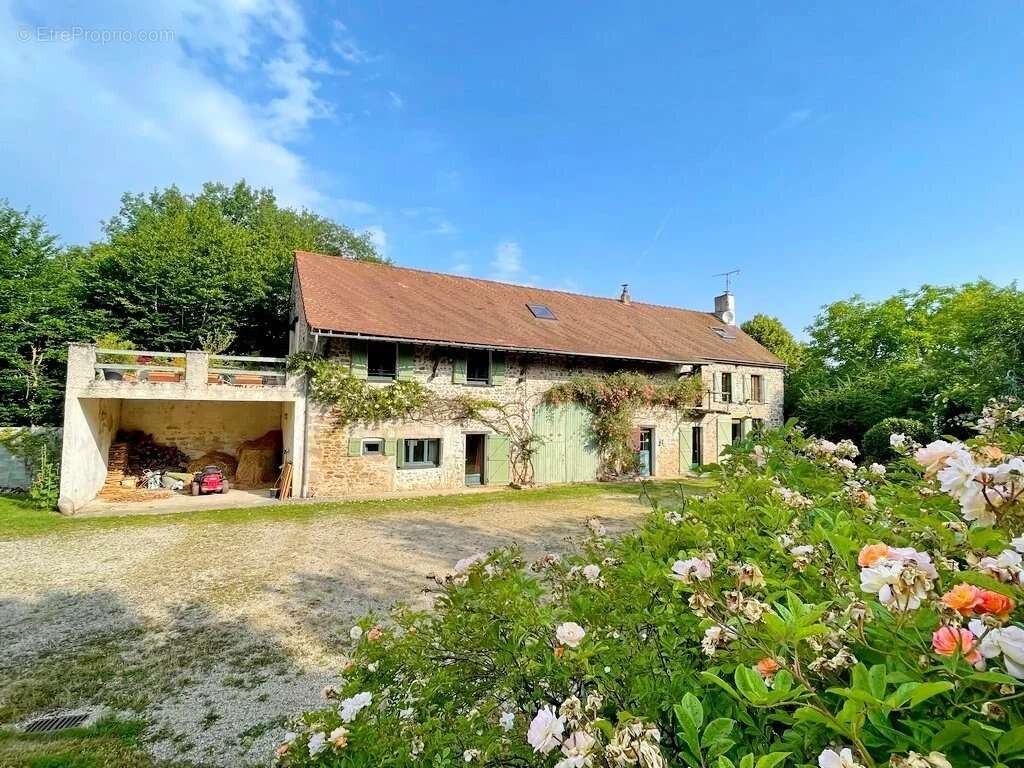 Maison à SAINT-LEGER-VAUBAN