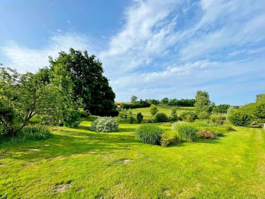 Maison à SAINT-LEGER-VAUBAN