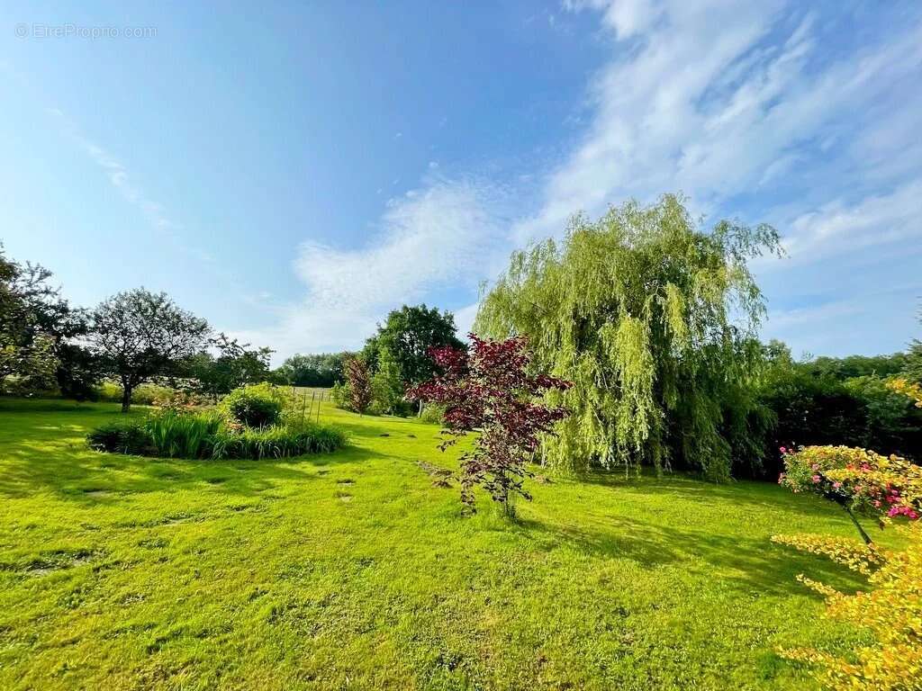 Maison à SAINT-LEGER-VAUBAN