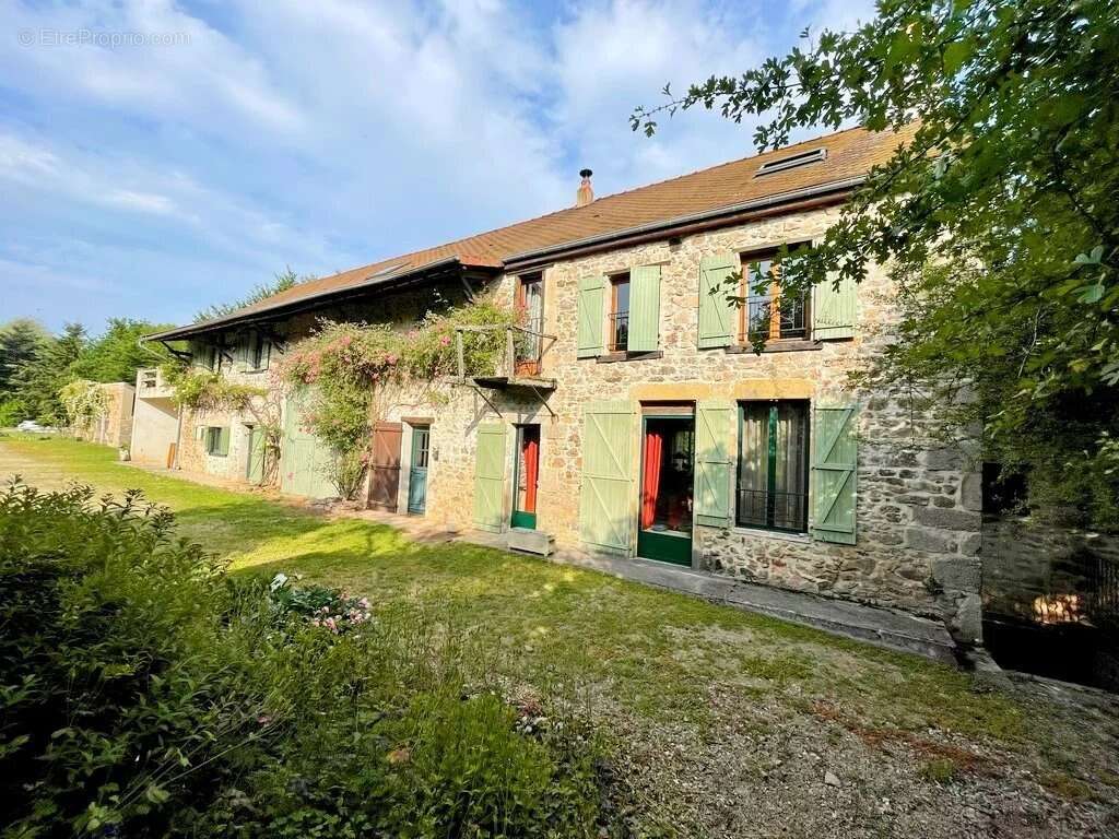 Maison à SAINT-LEGER-VAUBAN