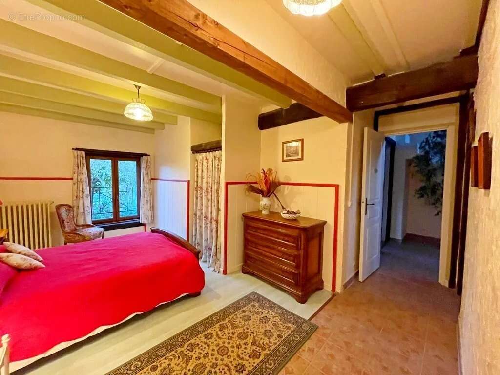 Maison à SAINT-LEGER-VAUBAN